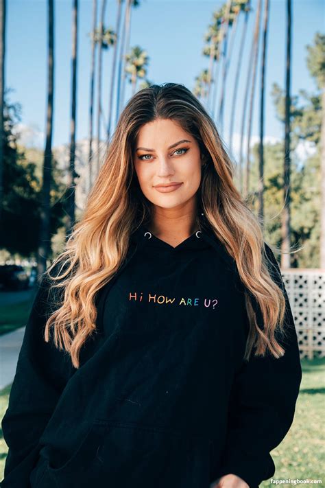 itslunarliv onlyfans|Hannah Stocking